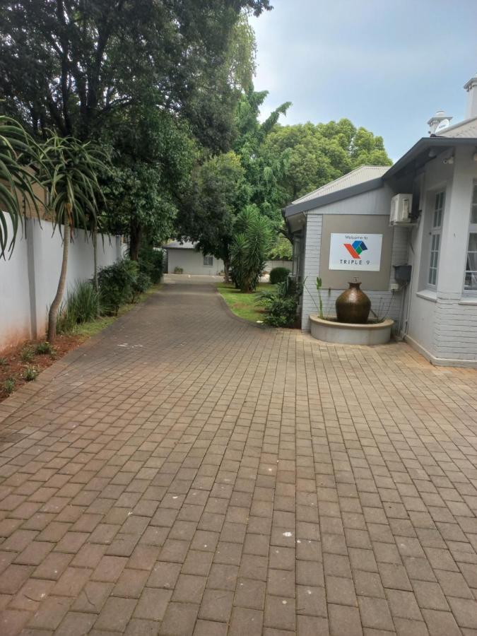 Triple9 Hatfield Guesthouse Pretoria Bagian luar foto