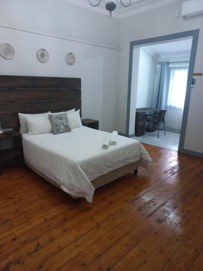 Triple9 Hatfield Guesthouse Pretoria Bagian luar foto