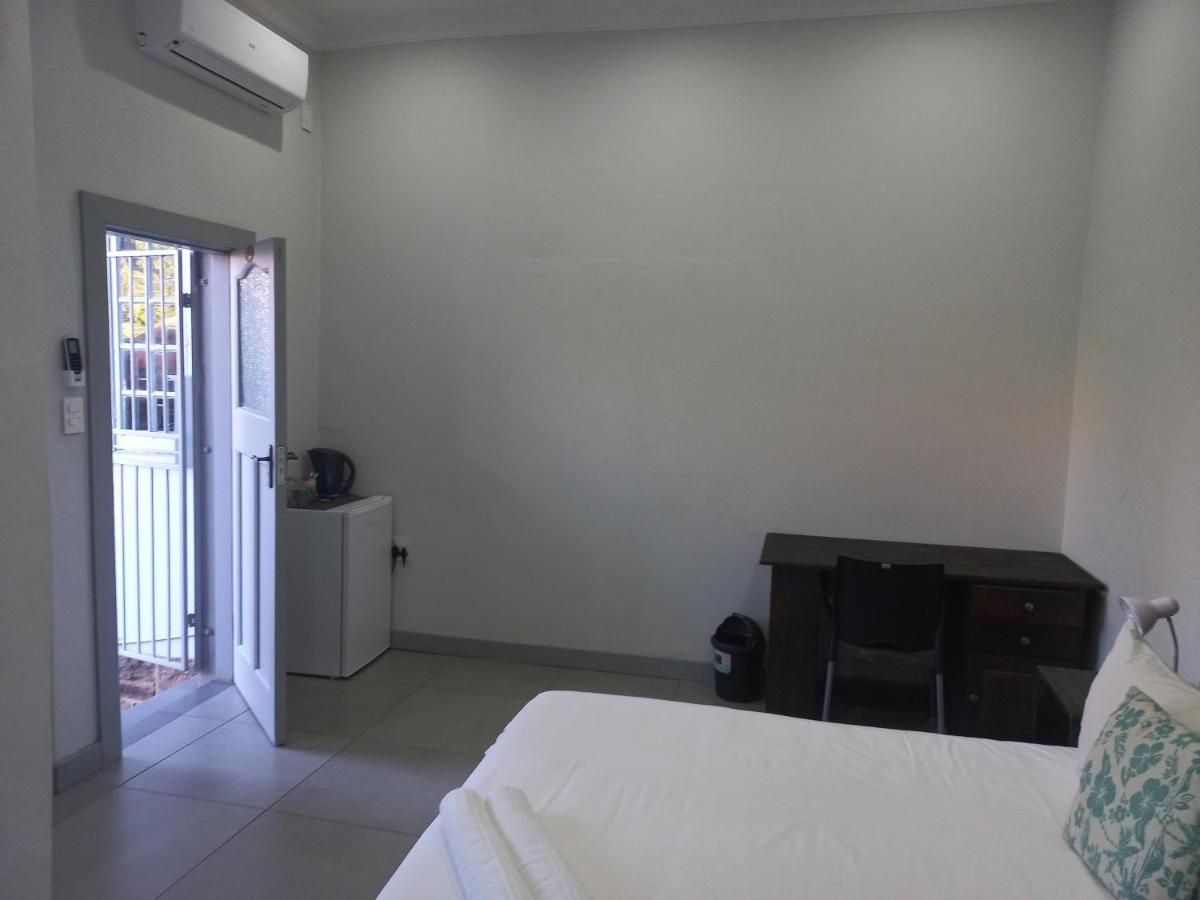 Triple9 Hatfield Guesthouse Pretoria Bagian luar foto