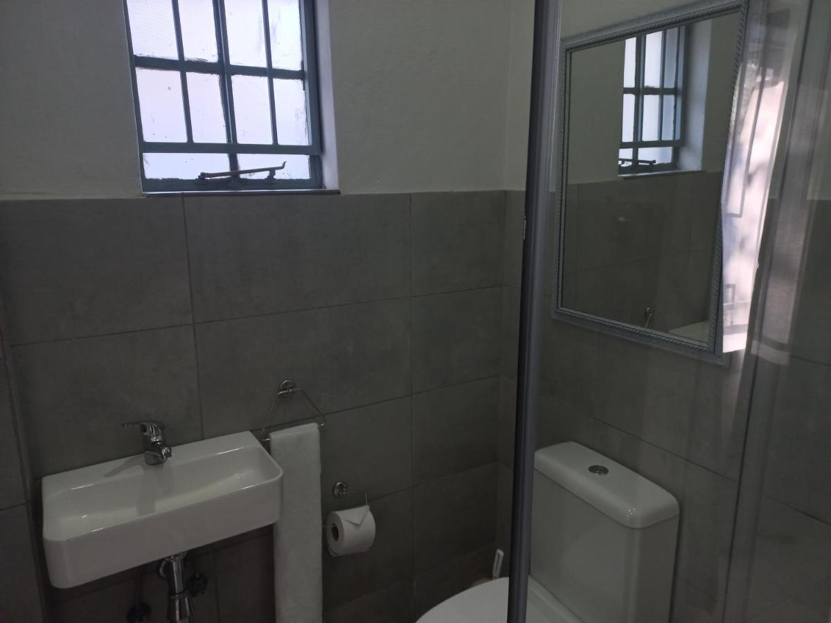 Triple9 Hatfield Guesthouse Pretoria Bagian luar foto