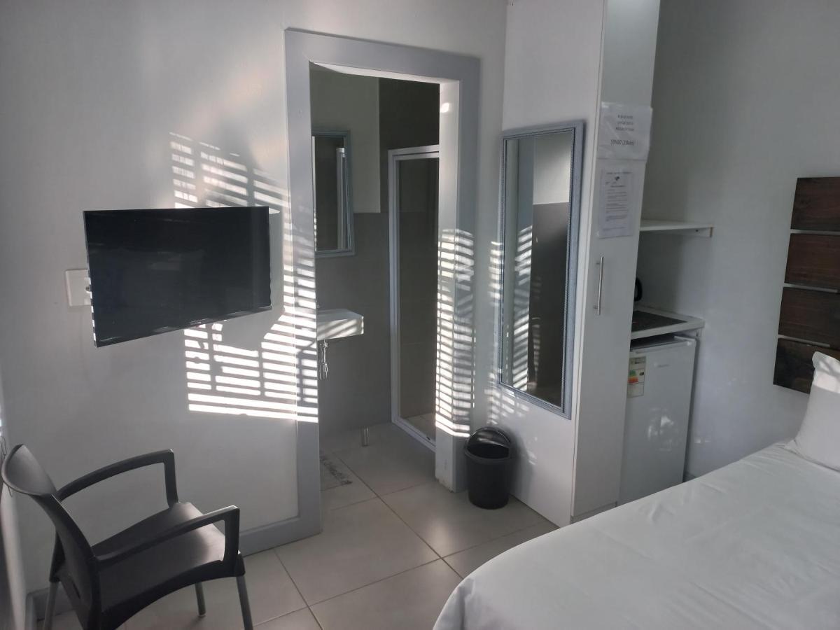 Triple9 Hatfield Guesthouse Pretoria Bagian luar foto